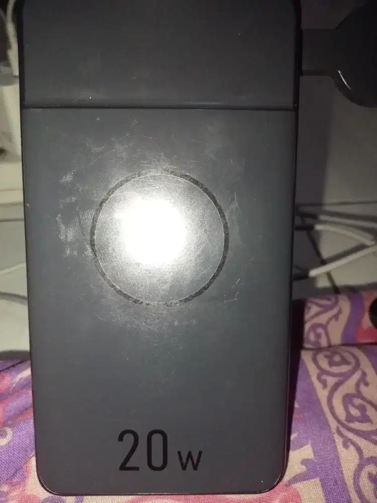 POWERBANK WIRELESS CHARGING MERK LYCUS