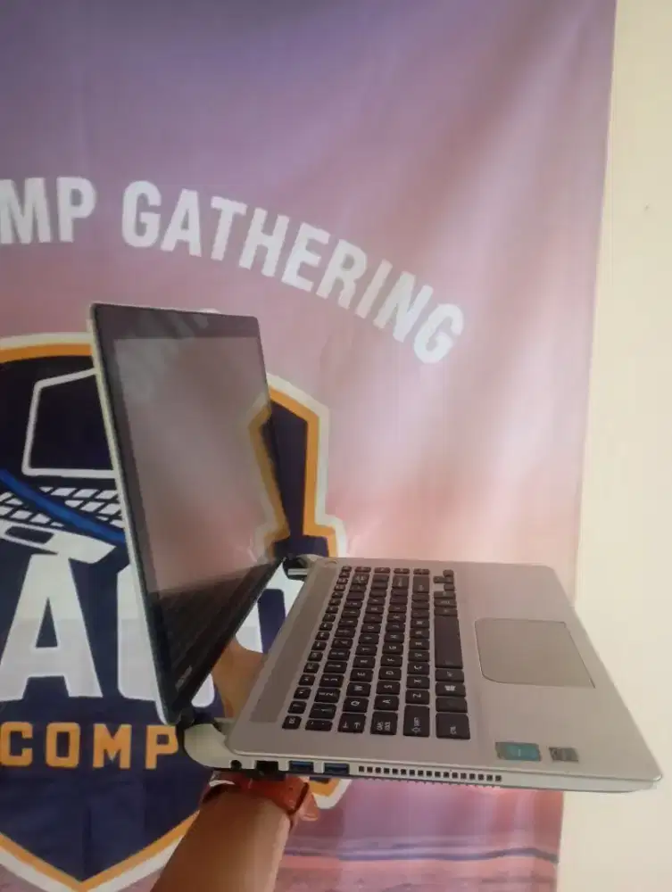 Laptop Toshiba Satelit E45T-Touchsreen