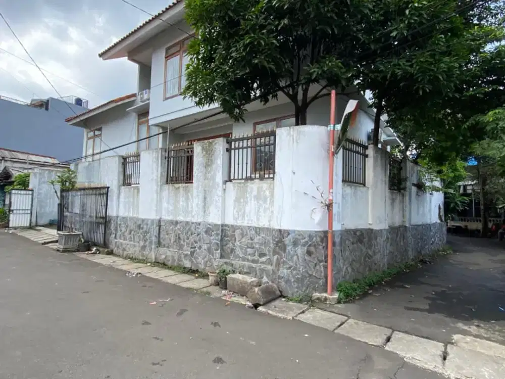Rumah Bagus Lokasi Strategis Cocok untuk Rumah Kost atau Kantor di Radio Dalam Kebayoran Baru Jakarta Selatan
