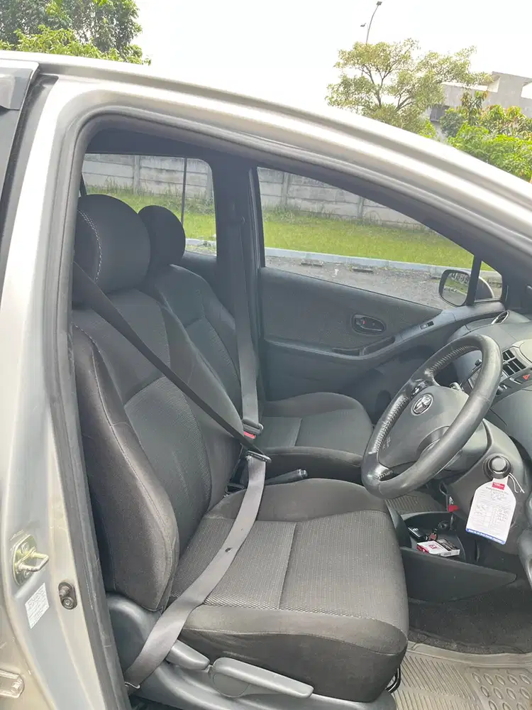 Yaris S Limited AT 2012