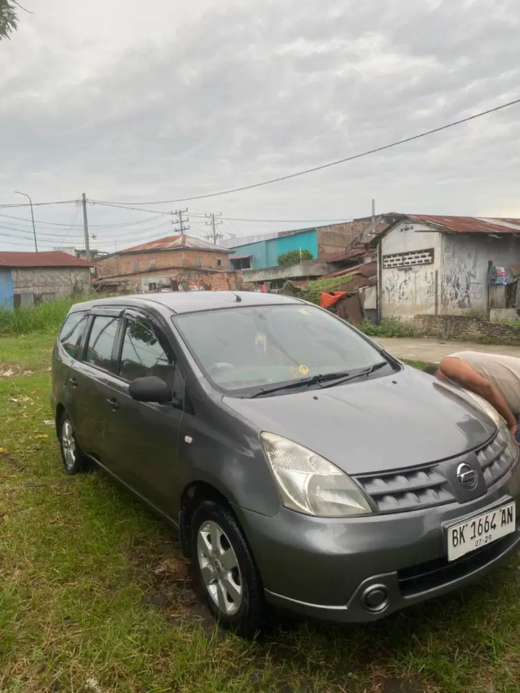 Jual mobil nissa grand livinaaa 2008