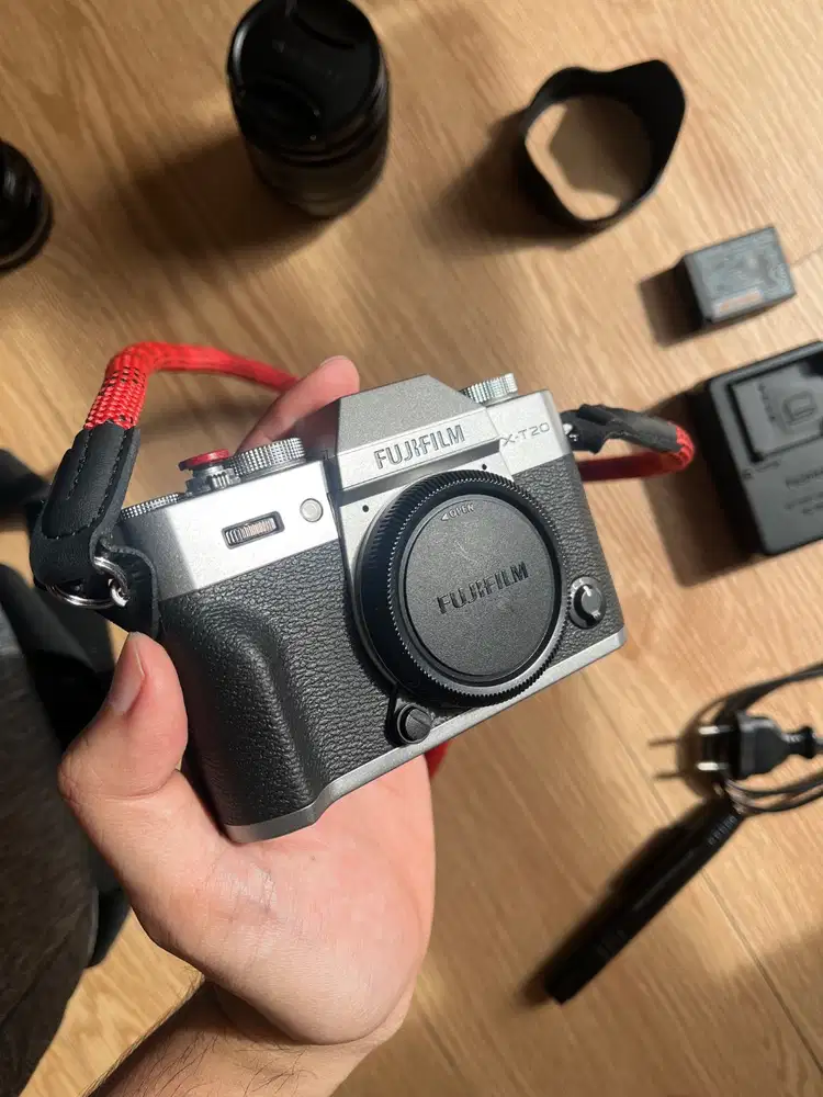 SECOND MULUS MURAH - FUJIFILM XT20 SILVER KIT XF 18-55, BANYAK BONUS