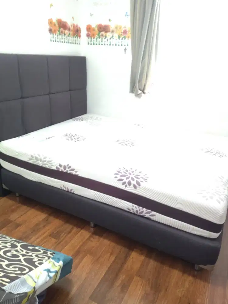 Jual satu set tempat tidur Merk Therapedic