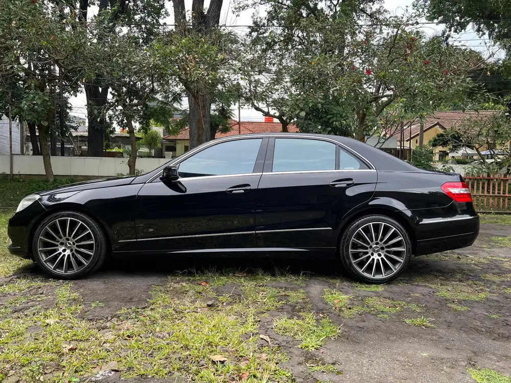 Mercedes-Benz E300 2009 Bensin