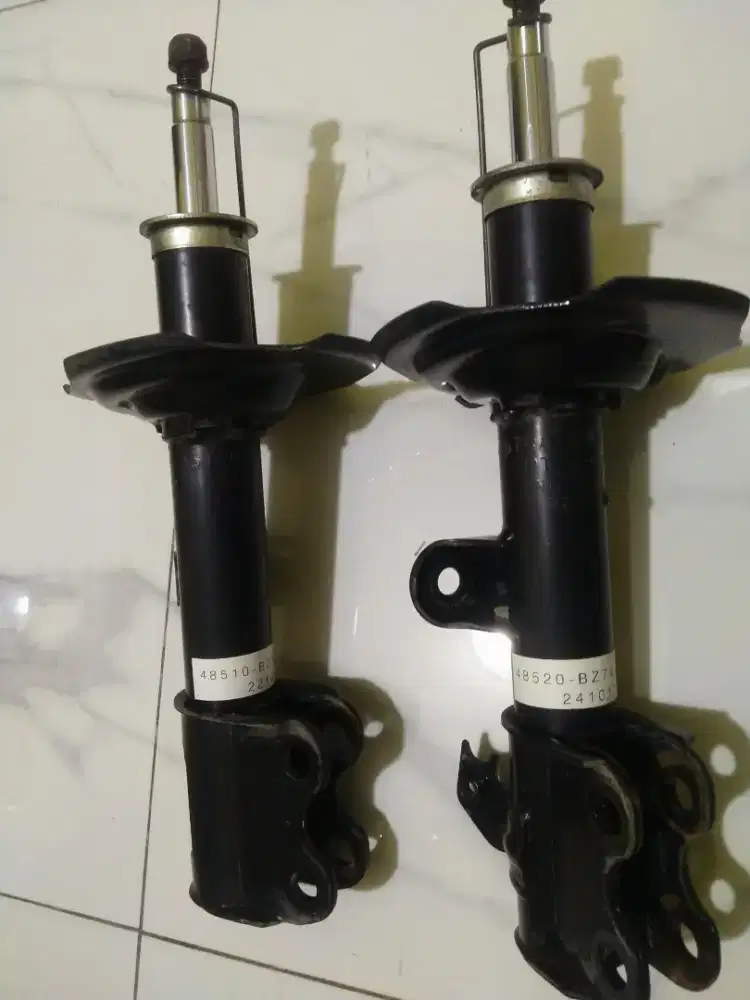 Shock depan Showa Original Untuk Avanza , Xenia 2012-2020