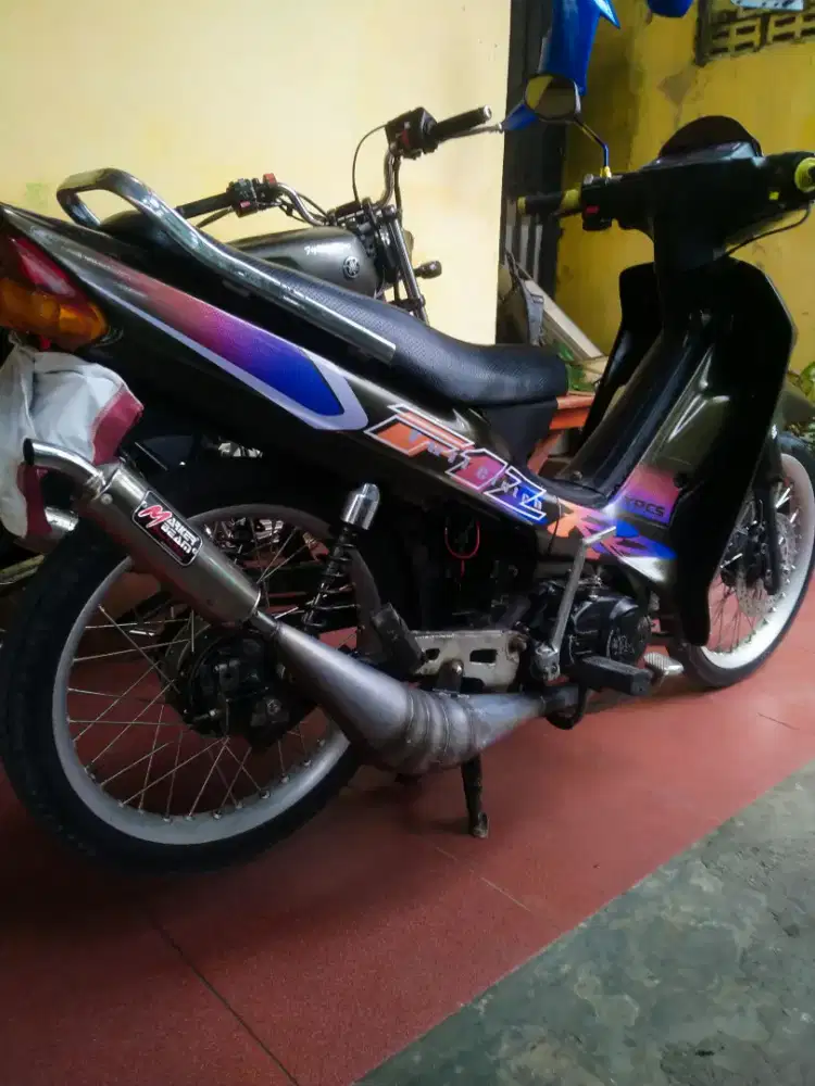 Yamaha F1ZR 2002 / Fizr Istimewa