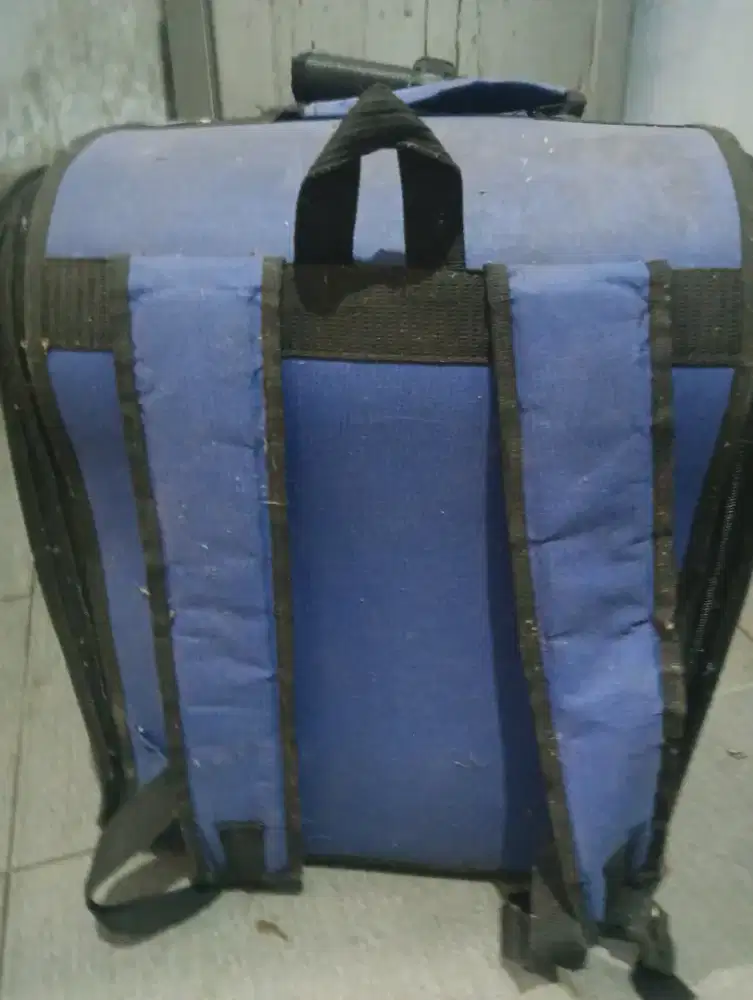 TAS UNTUK MEMBAWA KUCING