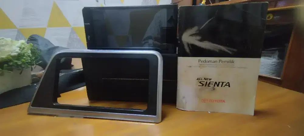 Head Unit Sienta Q, Frame dan Buku Manual Pedoman Pemilik