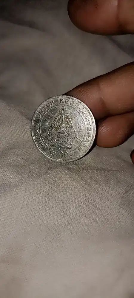 Koin 100 rupiah