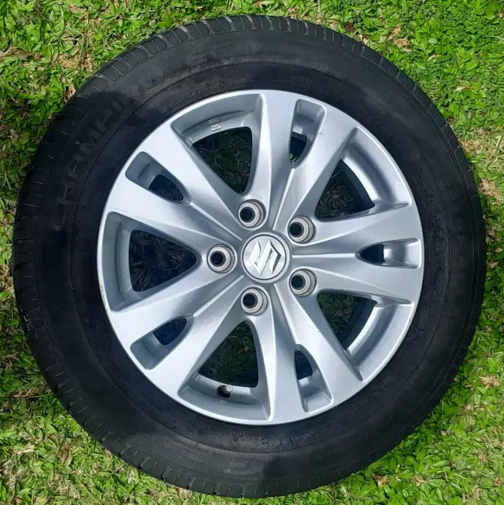 Velg dan ban copotan ertiga 2015