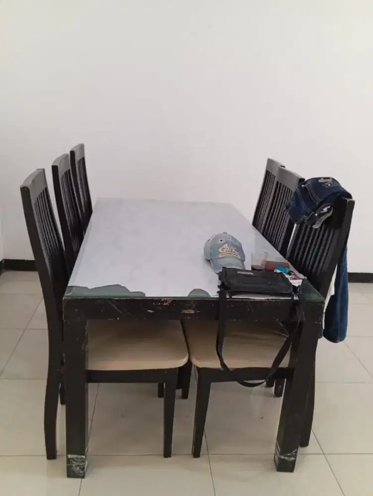 Dijual Meja Kaca + 6 kursi murah jarang ada