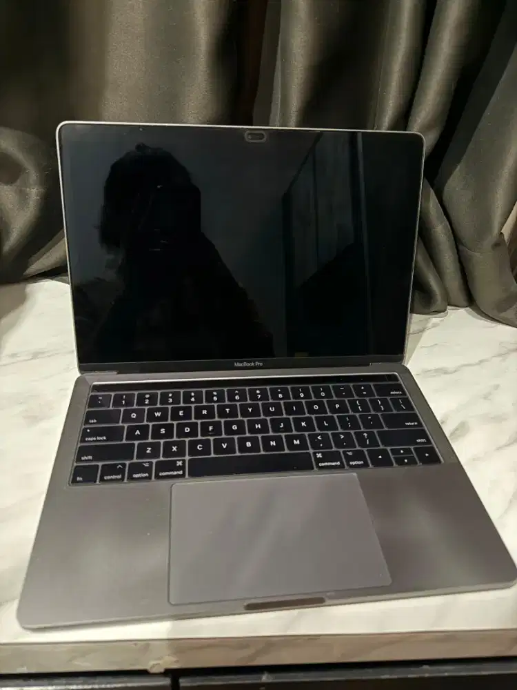 Macbook Pro 2017 3.1ghz i5 8/256gb Touchbar