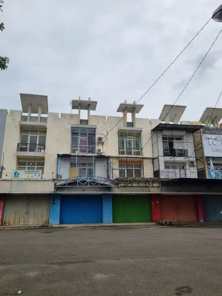 Disewakan Ruko Ifolia 3 Lantai Siap Pakai Di Harapan Indah.