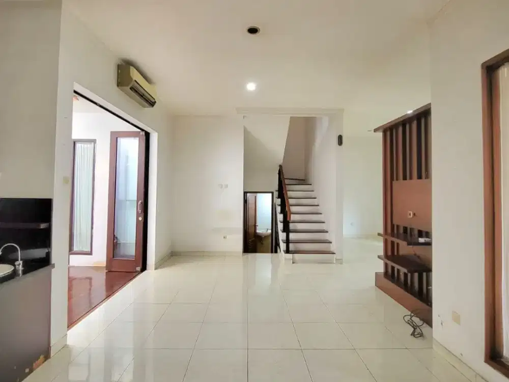 Bintaro termurah renov total,kolam ikan,balkon,ada club hpuse Emerald Residence Lokasi Strategis selangkah ke masjid (IM)