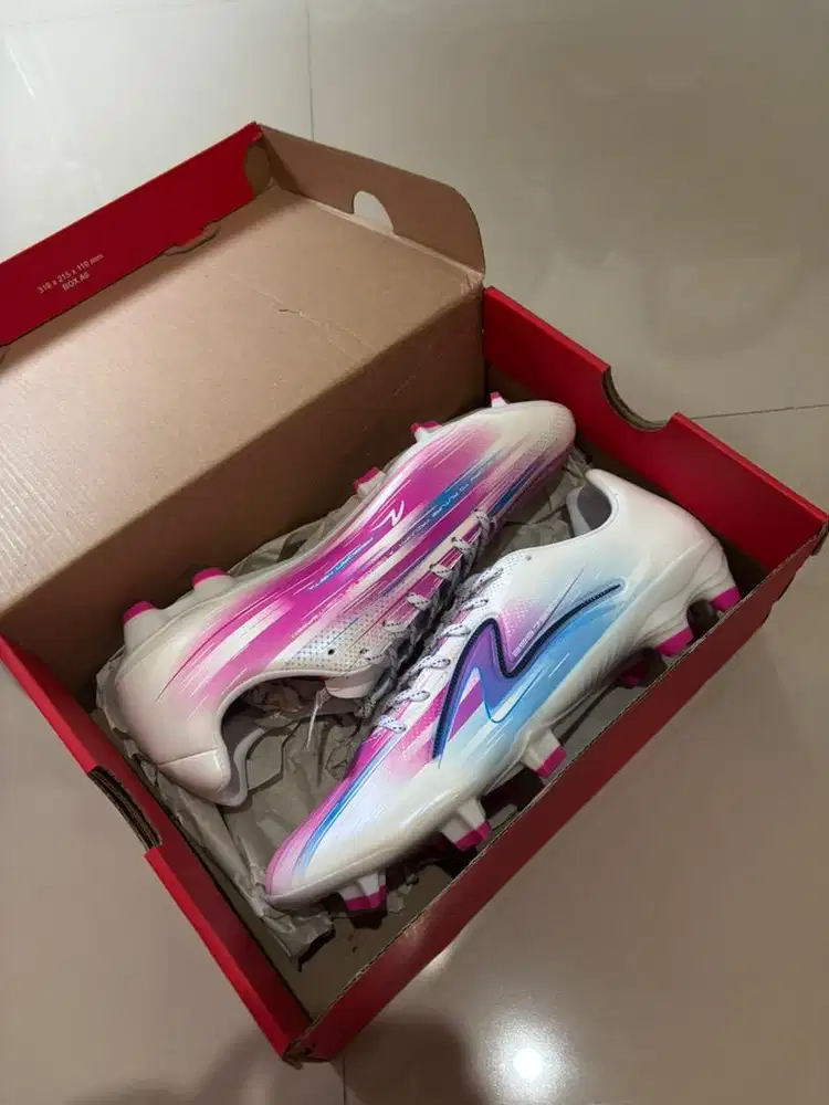 Sepatu bola specs lightspeed