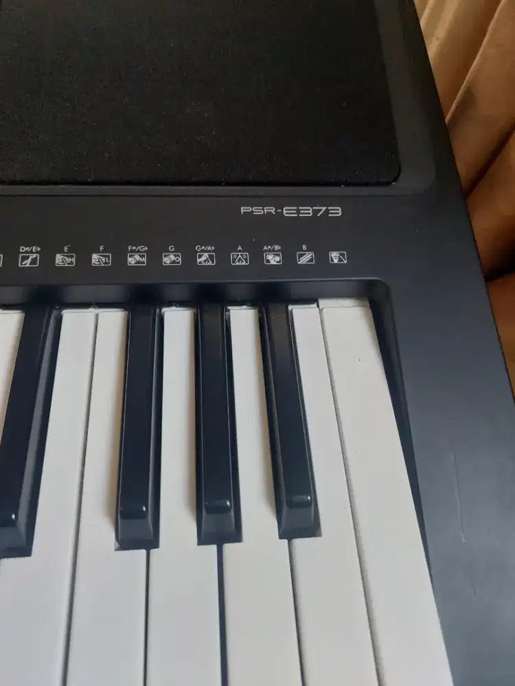 Keyboard YAMAHA PSR E373.type terbaru.USB PORT