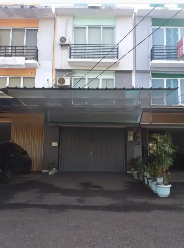 Jual Ruko Bagus Dan Siap Huni 3 Lantai Di Aralia, Harapan Indah.