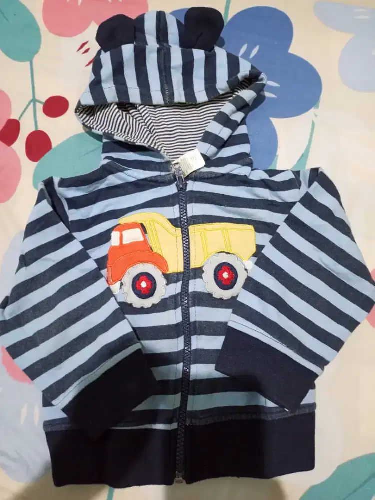 jaket kupluk second anak laki laki usia 1-2th