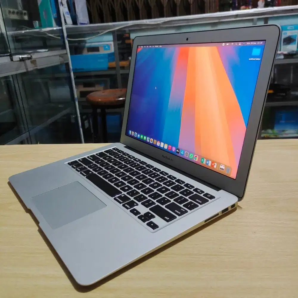 Apple Macbook Air Slim Intel Mulus Siap Pakai