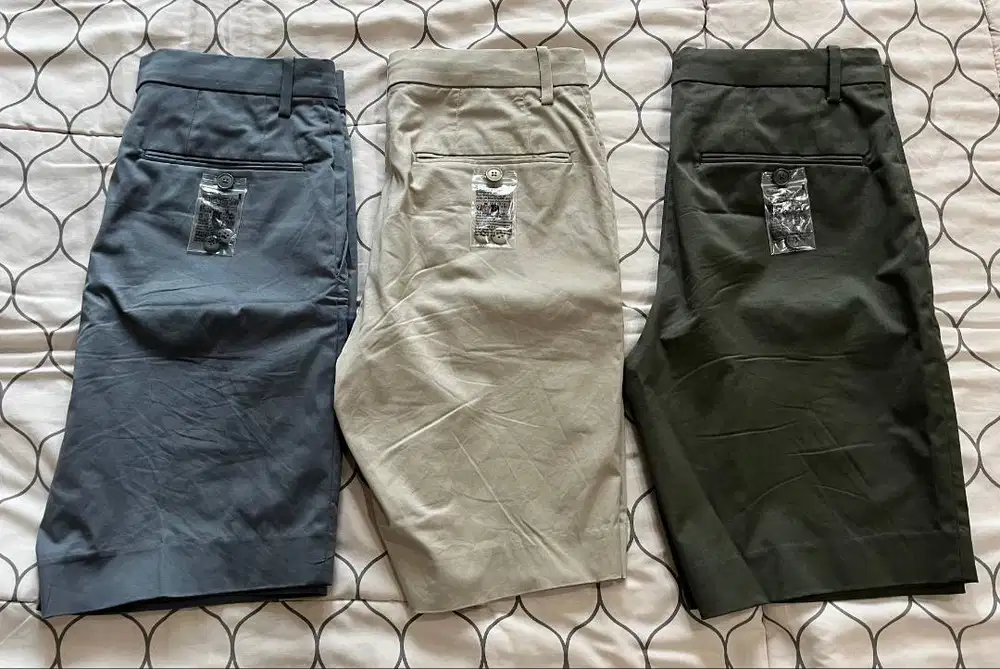 Uniqlo Celana Pendek Stretch Slim Fit (3 warna)
