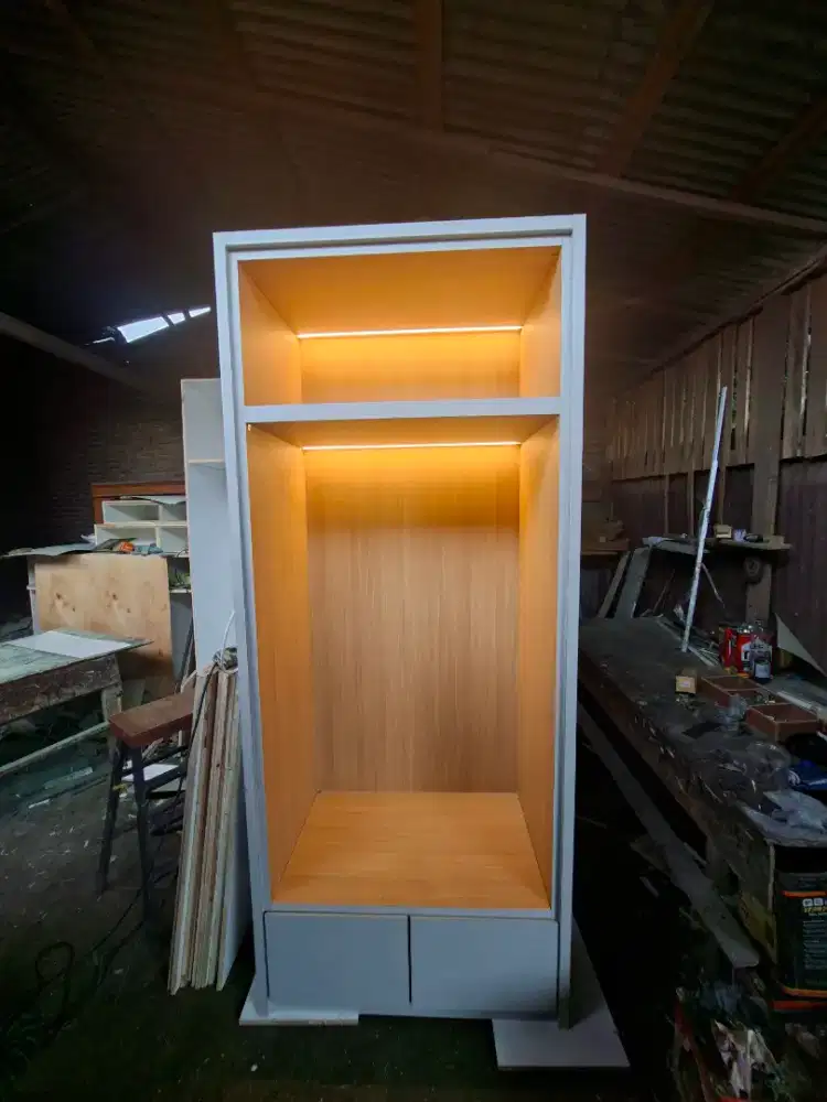 Lemari pakaian tempahan. Jasa tempah perabot