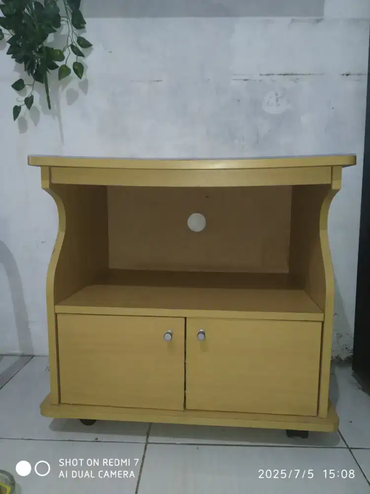 Meja / rak tv minimalis