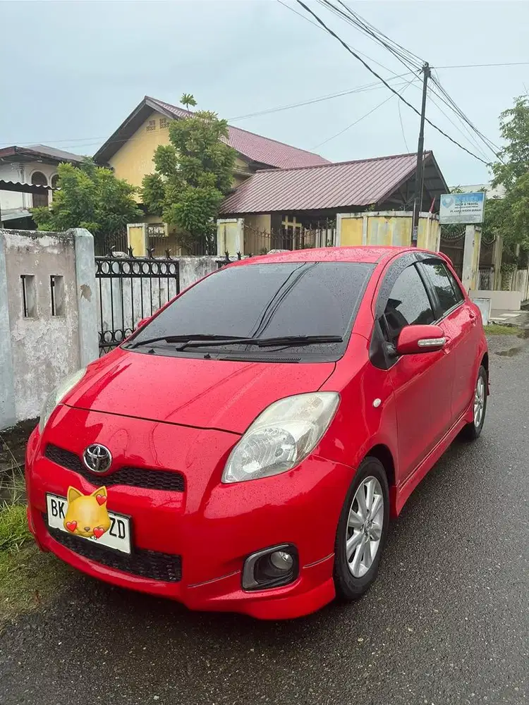 Jual toyota yaris thn 2012 akhir metic