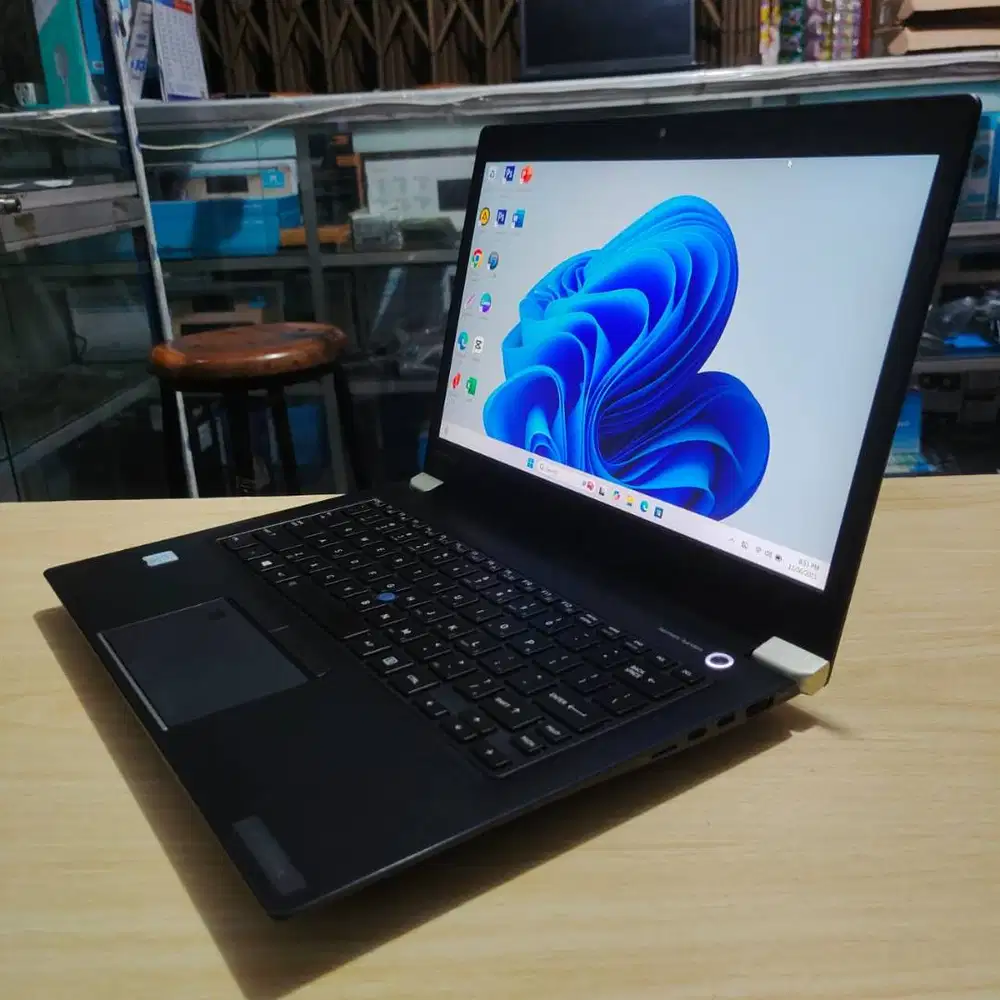 Laptop Slim Kekinian Spek Intel Core i7 Ram 16GB SSD 256GB