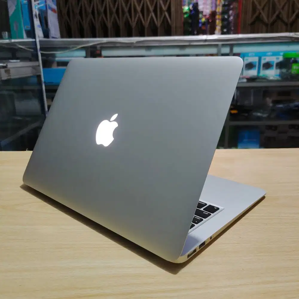Apple Macbook Air Slim Intel Mulus Siap Pakai