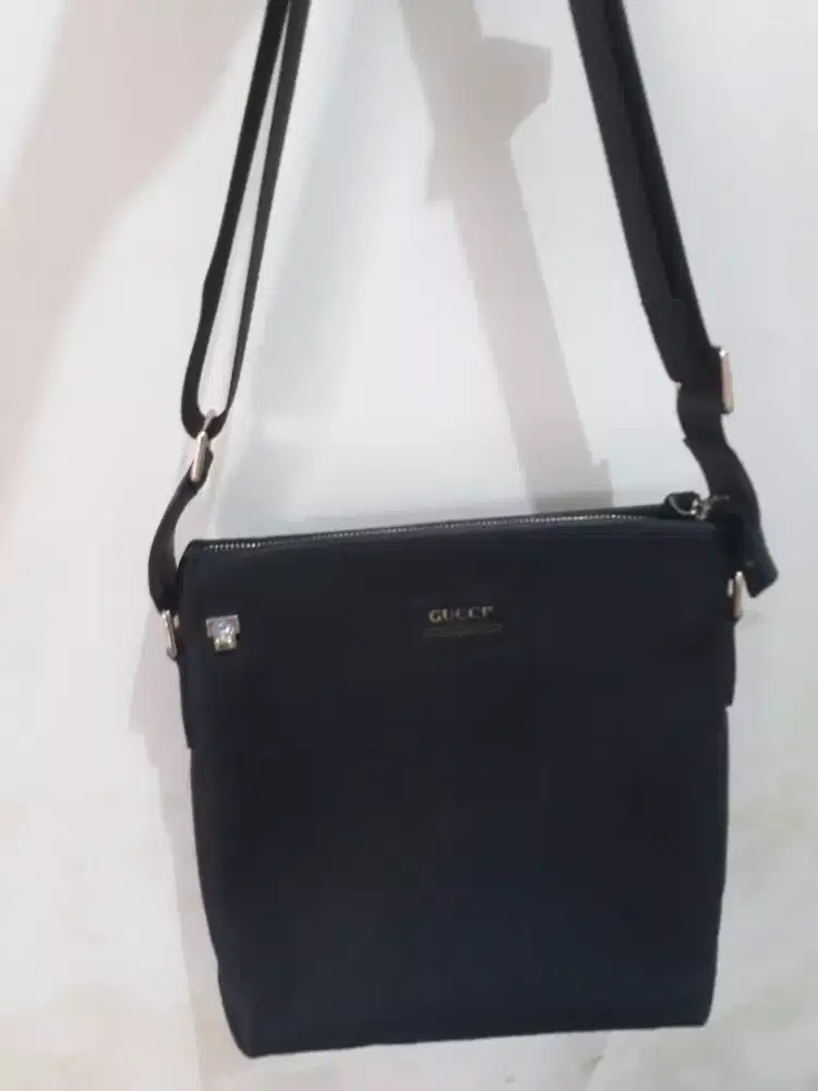 Tas slempang gucci
