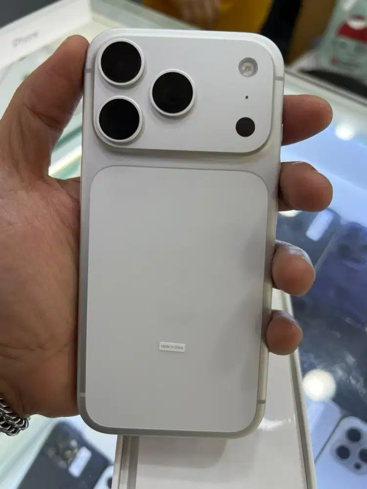 Iphone 17 pro 256 ibox bh 100 garansi panjang desember 2026