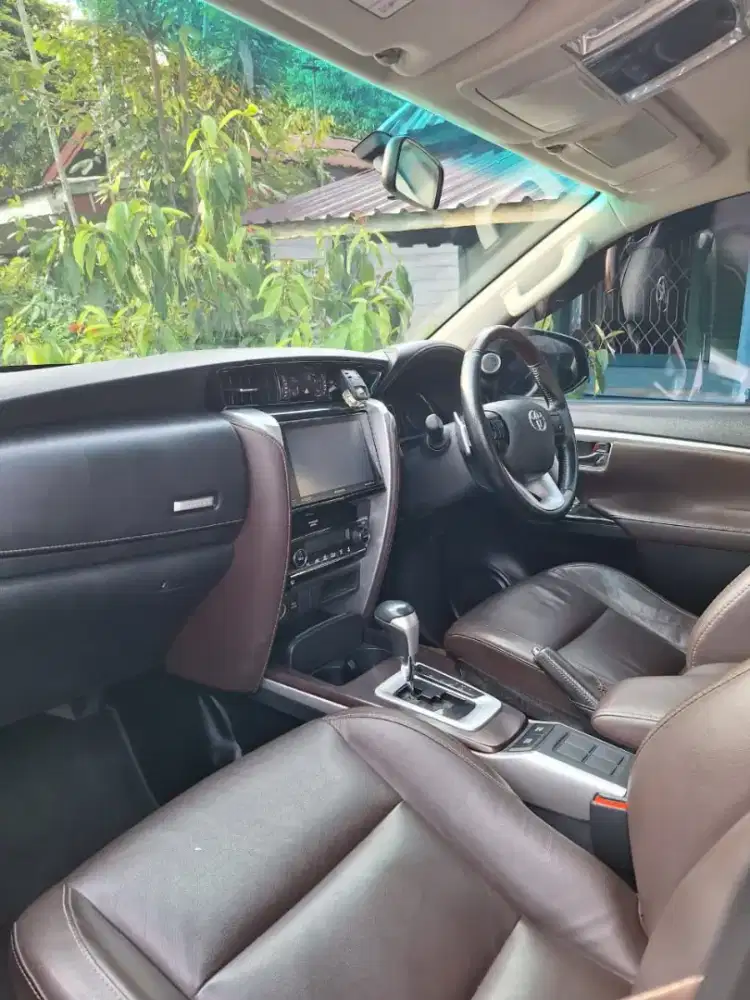 Fortuner vrz 4 x 2 solar matic