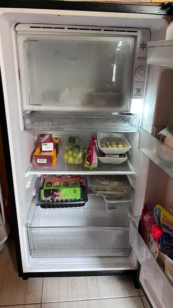 Kulkas 145 liter, 50 watt, aqua