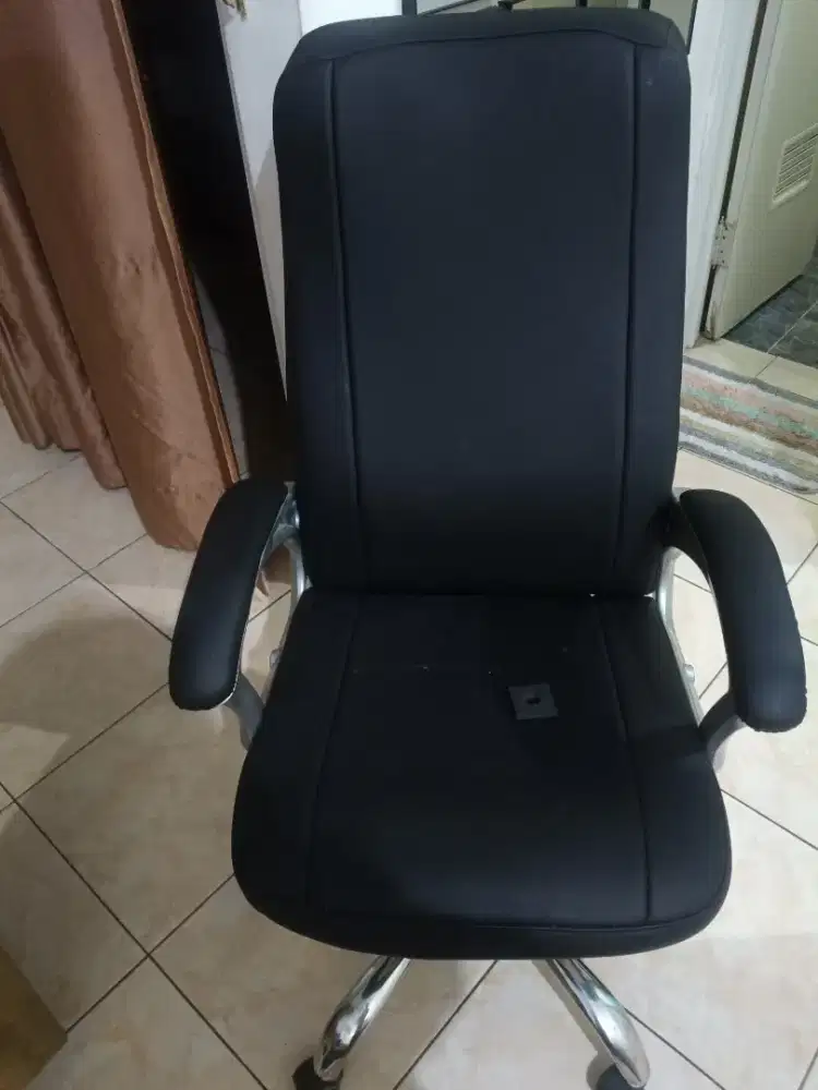 Kursi kantor woyyy silahkan yg mau nawar aje gpp