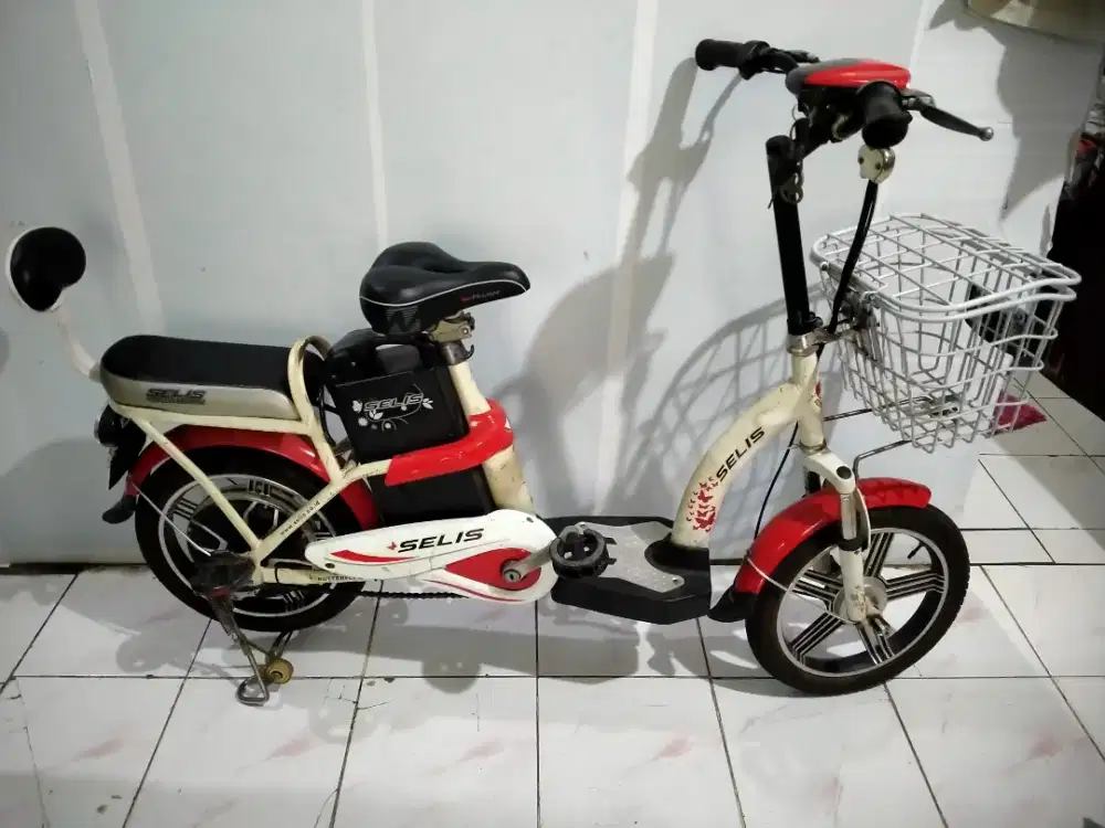 Sepeda listrik Selis antik