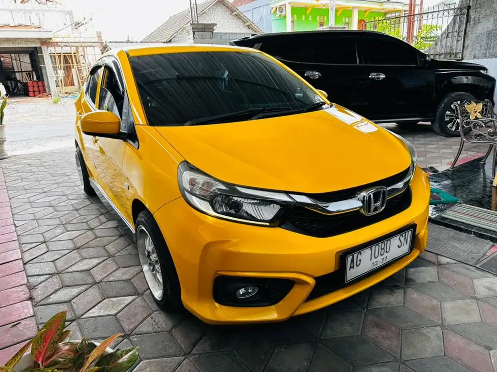 Brio kuning 2023 at automatic metic