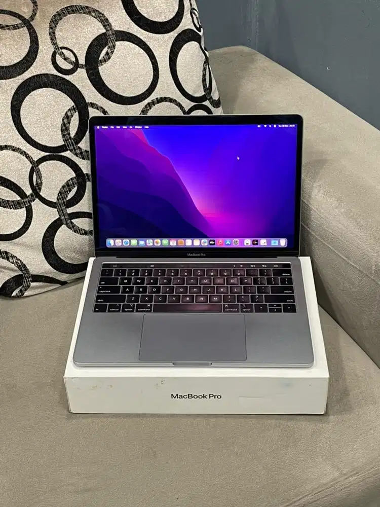 MacBook Pro 2019 MUHP2 8/256GB Gray