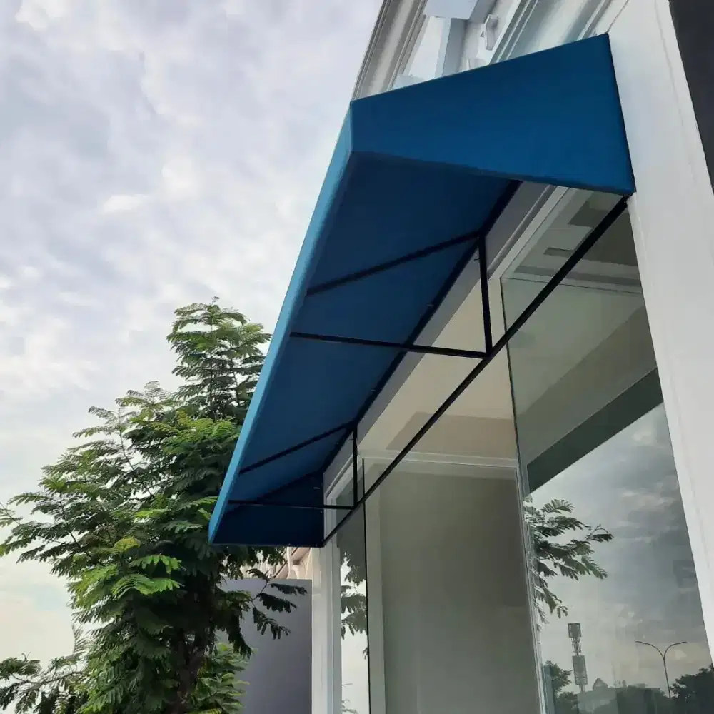 Kanopi kain awening tampias air hujan