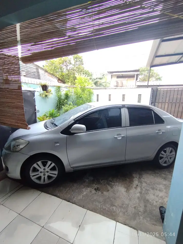 Toyota Limo 2010 Bensin