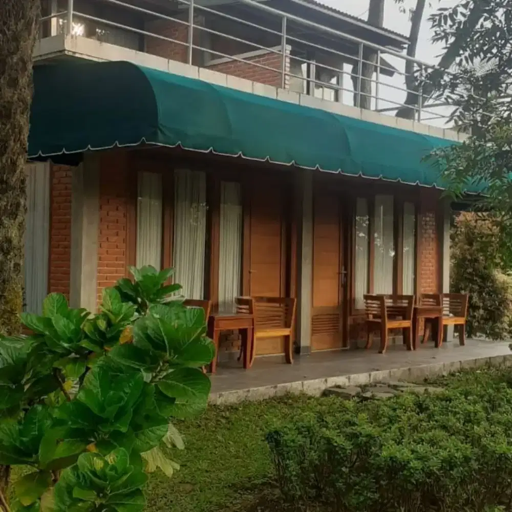 Kanopi kain awening tampias air hujan