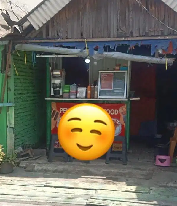 PENJAGA STAND MAKANAN DAN MINUMAN