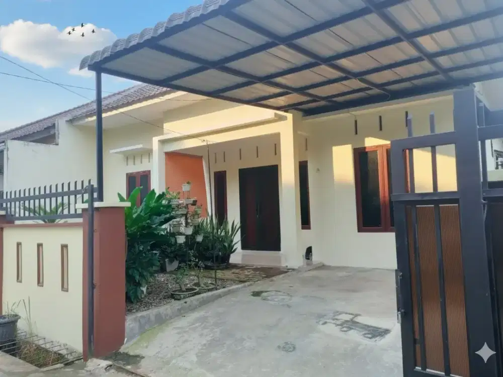 Rumah Lahan Luas Di Medan Johor 13 x 18 M2 ada taman Samping