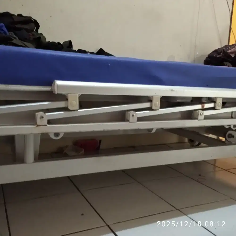 Ranjang pasien engkol