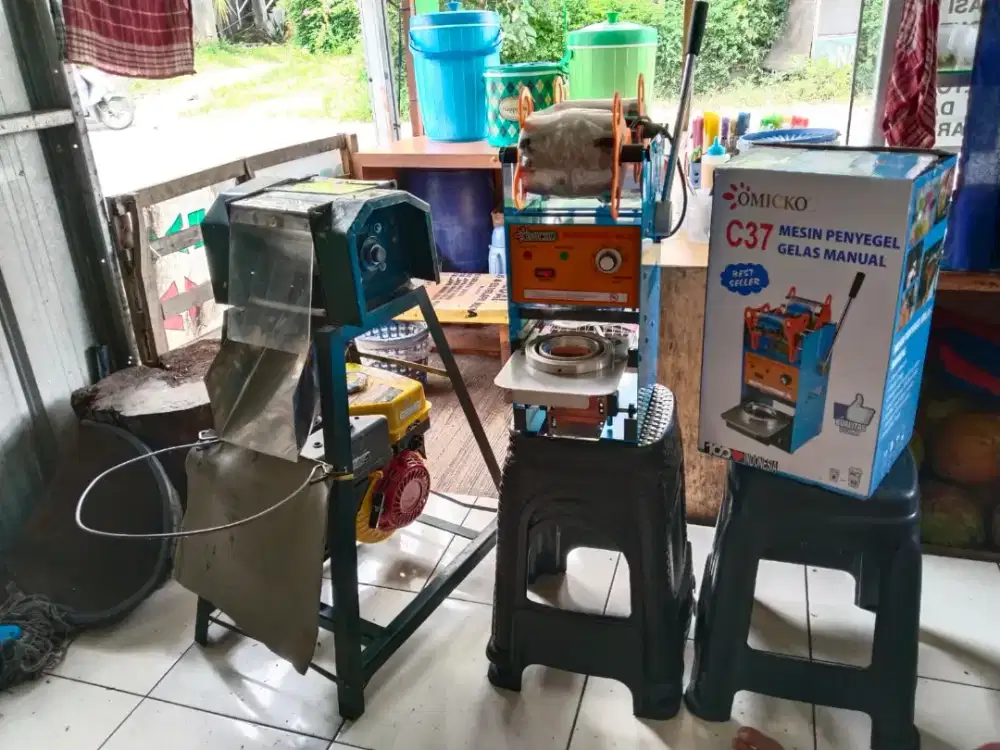 Mesin parut dan mesin pres cup