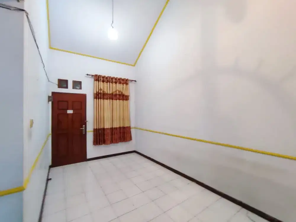 Disewakan Rumah 1,5 Tingkat Komplek Cemara Asri Jalan Salak