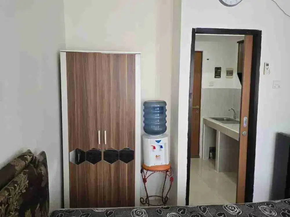 disewakan apartement studio di paviliun permata 1 furnish siap pakai ada AC kasur kulkas tv lemari lengkap waterheater kitchenset cocok buat tempat tinggal