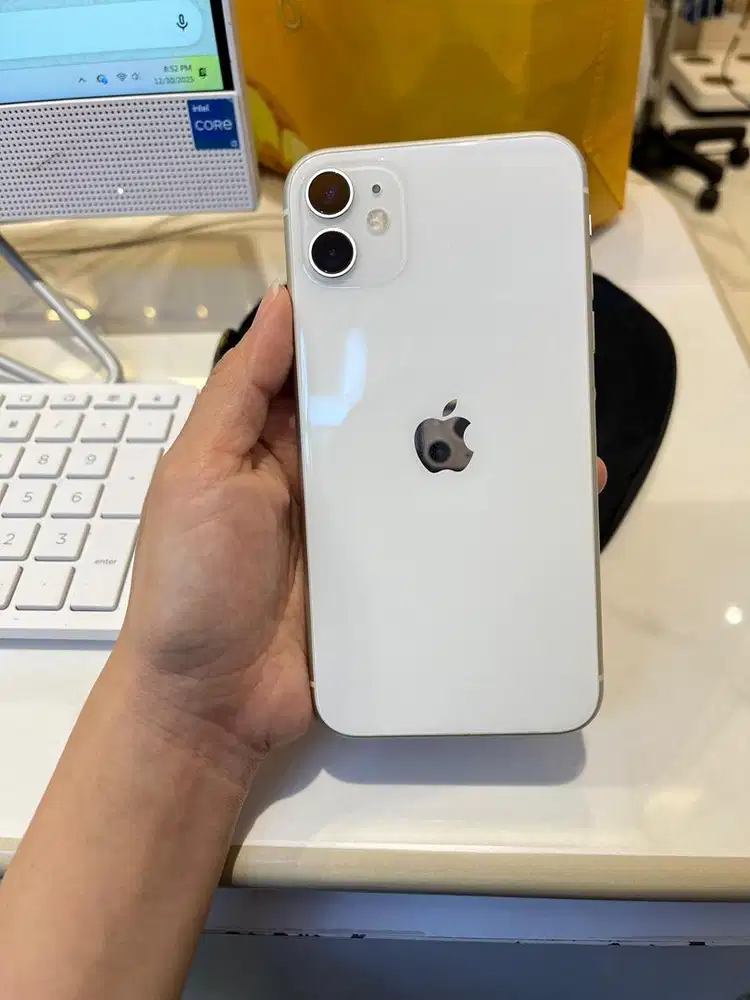 Iphone 11 64GB intern like new