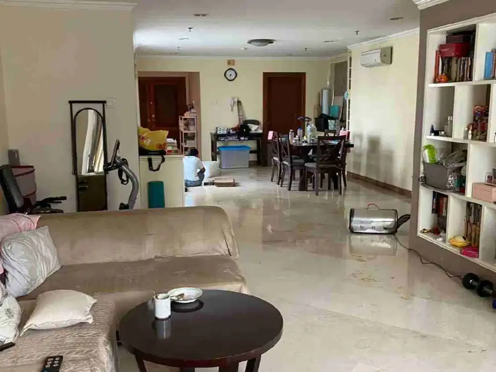JUAL CEPAT TERMURAH APARTEMEN GRAHA CONDO GRAHA FAMILY REGENCY FURNISH 3 BEDROOM VIEW GARDEN