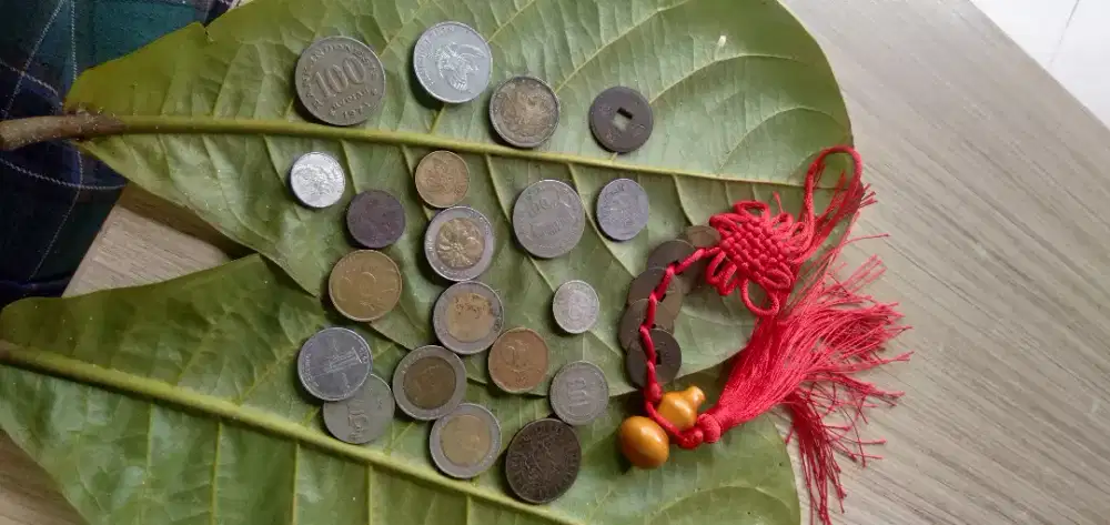 Di jual semua macam dan model uang kuno dan koin dll ori dan asli