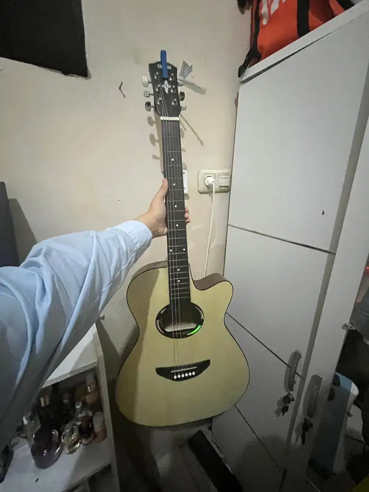 Gitar Akustik Yamaha